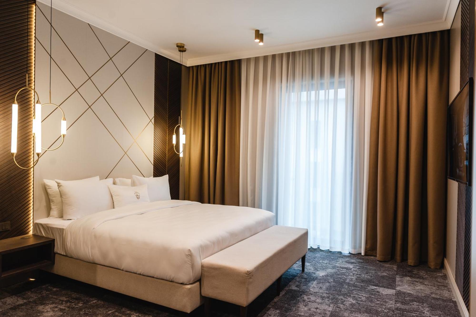 Old Continent Hotel Uzjhorod Eksteriør billede