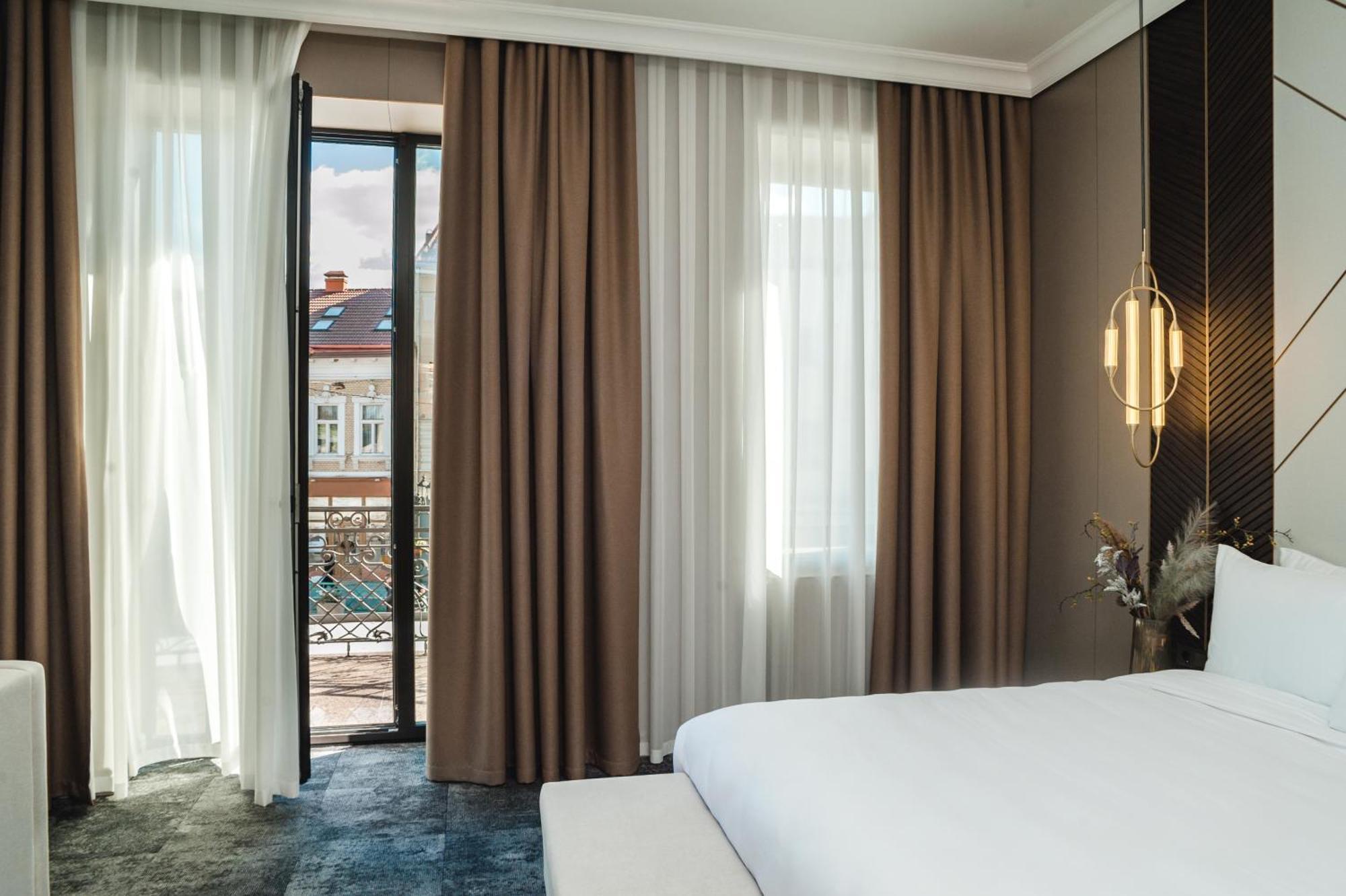 Old Continent Hotel Uzjhorod Eksteriør billede
